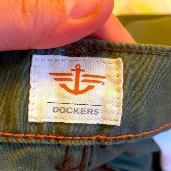 Dockers straight  fit cotton pants dark green olive 🫒 colour - Picture 6 of 9